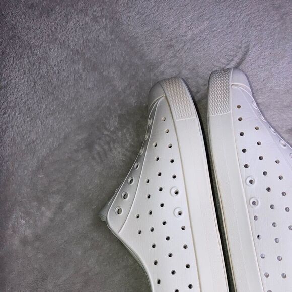 NATIVE C6 White Unisex Slip resistant Vegan water shoes - Picture 5 of 14